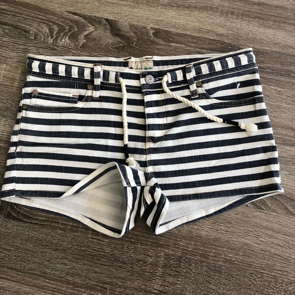 Roxy shorts size 27 - Picture 2 of 8